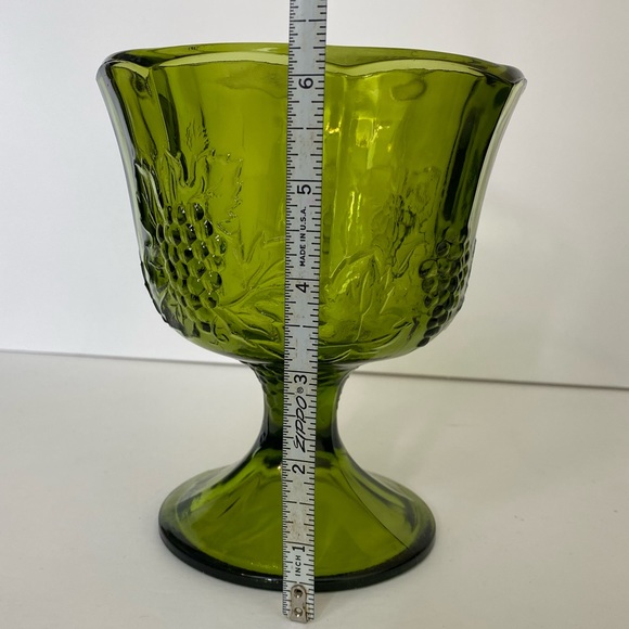 Vintage EUC, Indiana Glass Co. Harvest Grape Avocado Green Glass Compote - Picture 10 of 15
